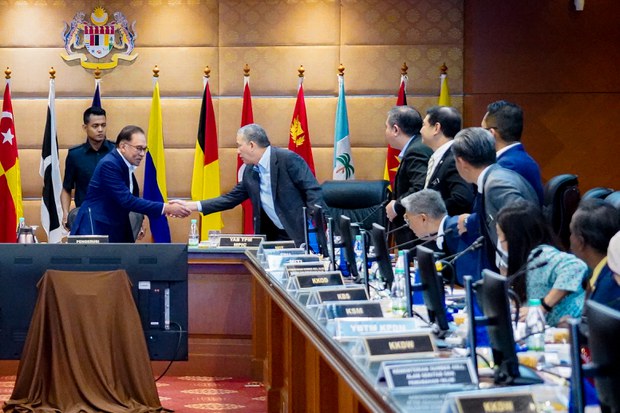 Timbalan Perdana Menteri sahkan kontrak lantikan politik ditamatkan serta merta Timbalan Perdana Menteri sahkan kontrak lantikan politik ditamatkan serta merta