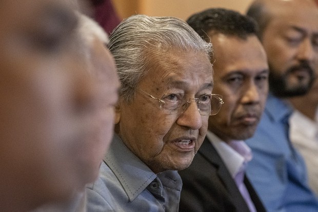 Mahathir Mohamad fail saman fitnah RM150 juta terhadap Perdana Menteri Mahathir Mohamad fail saman fitnah RM150 juta terhadap Perdana Menteri