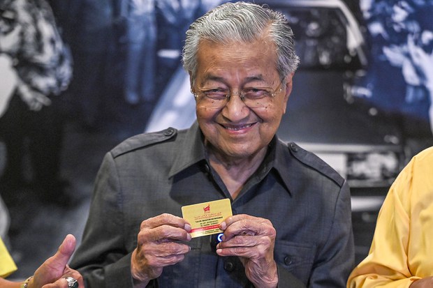 Ahli Politik, orang awam bidas kenyataan perkauman Mahathir Mohamad Ahli Politik, orang awam bidas kenyataan perkauman Mahathir Mohamad