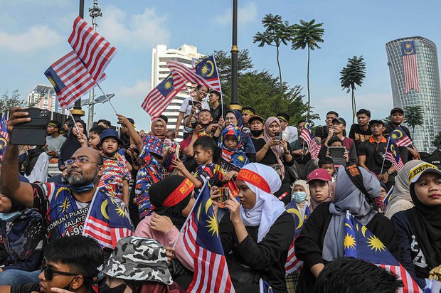 Mahathir dakwa PM Anwar rasis, sekat kebebasan Melayu suarakan hak Mahathir dakwa PM Anwar rasis, sekat kebebasan Melayu suarakan hak