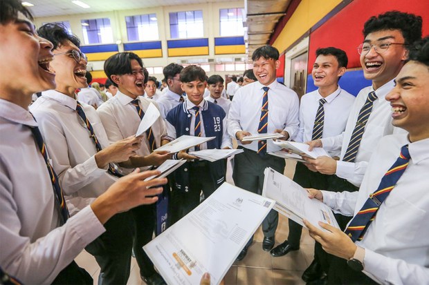 Jaminan PM pelajar cemerlang semua kaum diterima ke matrikulasi terus dikritik Jaminan PM pelajar cemerlang semua kaum diterima ke matrikulasi terus dikritik