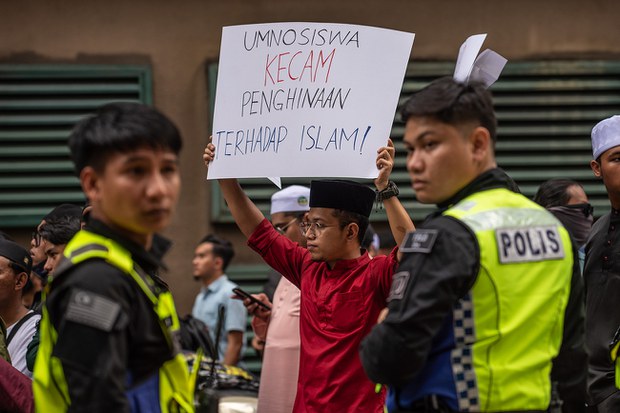 Pengarah, pelakon filem kontroversi berkaitan Islam diugut bunuh Pengarah, pelakon filem kontroversi berkaitan Islam diugut bunuh