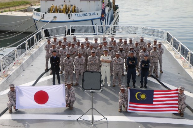 Pengawal pantai Malaysia adakan latihan keselamatan bersama Jepun di Laut China Selatan Pengawal pantai Malaysia adakan latihan keselamatan bersama Jepun di Laut China Selatan
