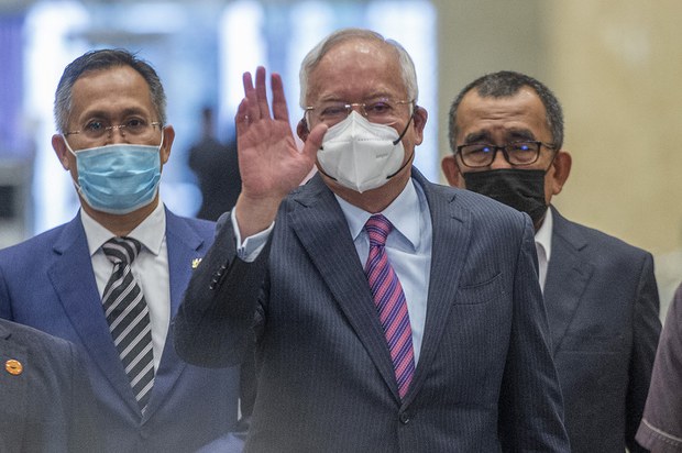 Najib gugurkan khidmat kebanyakan peguamnya ketika pendengaran rayuan terakhir kes SRC Najib gugurkan khidmat kebanyakan peguamnya ketika pendengaran rayuan terakhir kes SRC
