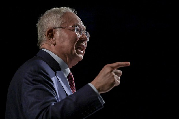 Najib Razak mahu Netflix henti siar filem ‘Man On The Run’, kata Peguam Najib Razak mahu Netflix henti siar filem ‘Man On The Run’, kata Peguam