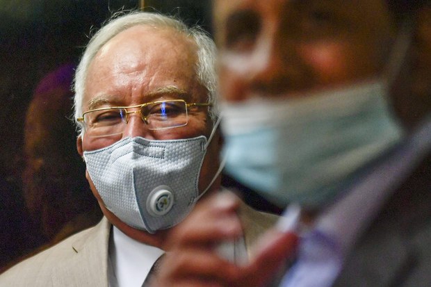 Najib Razak Saman Bekas Peguam Negara dan Kerajaan RM2 Juta Najib Razak Saman Bekas Peguam Negara dan Kerajaan RM2 Juta