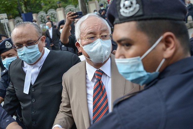 Malaysia: Najib Tarik Balik Permohonan Untuk Tanah, Rumah Malaysia: Najib Tarik Balik Permohonan Untuk Tanah, Rumah