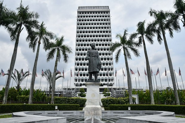 Speaker Dewan Rakyat, Negara Tolak Kemungkinan Parlimen Bersidang Sebelum September Speaker Dewan Rakyat, Negara Tolak Kemungkinan Parlimen Bersidang Sebelum September
