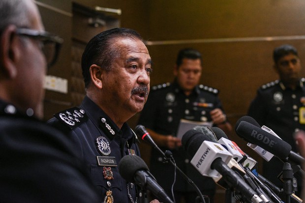 Suami isteri dikaitkan dengan warga Israel didakwa miliki senjata Suami isteri dikaitkan dengan warga Israel didakwa miliki senjata