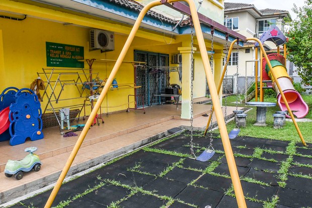 PENJELASAN: Al-Arqam, kumpulan diharamkan di Malaysia dikait skandal penderaan kanak-kanak PENJELASAN: Al-Arqam, kumpulan diharamkan di Malaysia dikait skandal penderaan kanak-kanak