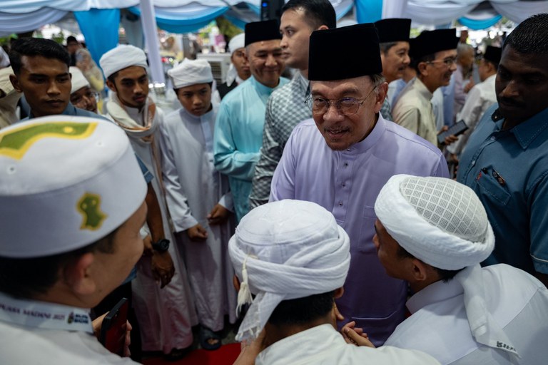 ANWAR-TERENGGANU.jpg ANWAR-TERENGGANU.jpg
