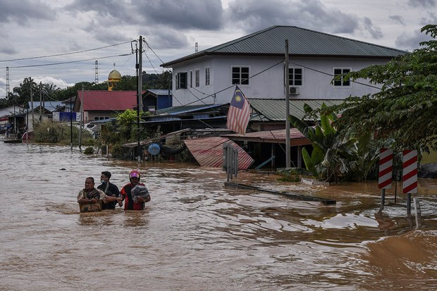 Rakan parti pemerintah Malaysia sertai desakan minta pilihan raya tidak diadakan semasa musim banjir Rakan parti pemerintah Malaysia sertai desakan minta pilihan raya tidak diadakan semasa musim banjir