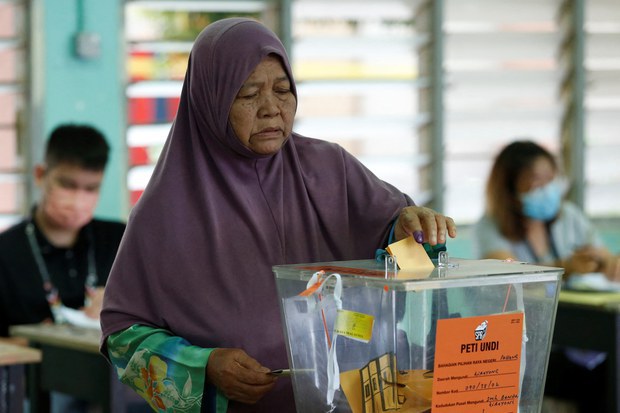 Jutaan rakyat Malaysia mengundi pada Pilihan Raya Umum ke-15 Jutaan rakyat Malaysia mengundi pada Pilihan Raya Umum ke-15