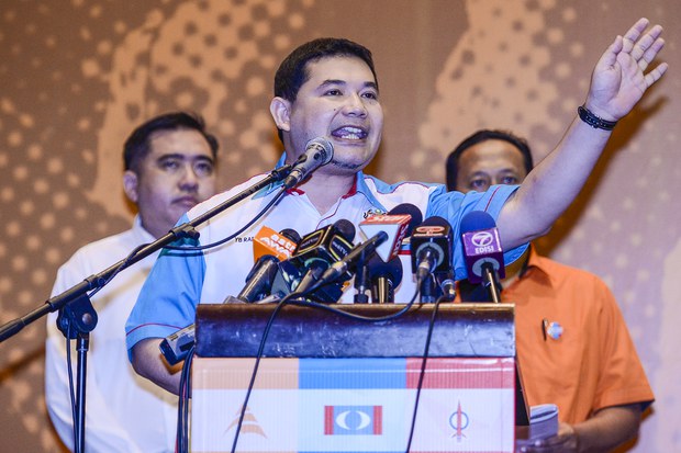 Menteri Ekonomi mahu bersemuka dengan rakyat melalui podcast ‘Yang Bakar Menteri’ Menteri Ekonomi mahu bersemuka dengan rakyat melalui podcast ‘Yang Bakar Menteri’
