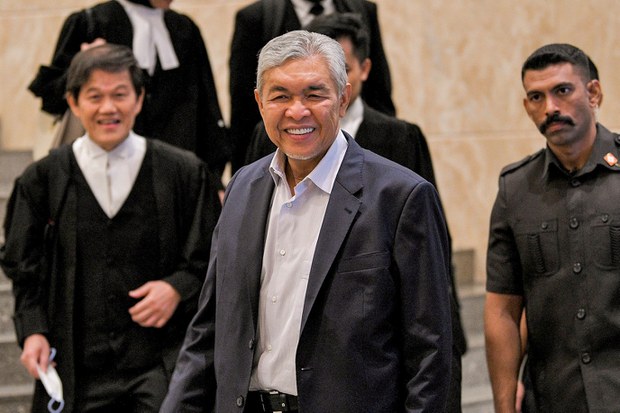 Ketua Pendakwa Raya kes rasuah Ahmad Zahid Hamidi bersara awal, kata Peguam Negara Ketua Pendakwa Raya kes rasuah Ahmad Zahid Hamidi bersara awal, kata Peguam Negara