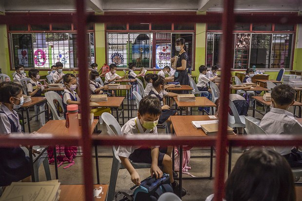 Ibu bapa Melayu tetap hantar anak ke sekolah Cina di sebalik isu perkauman Ibu bapa Melayu tetap hantar anak ke sekolah Cina di sebalik isu perkauman