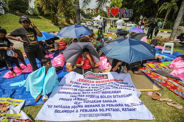Ahli keluarga mogok lapar desak kerajaan bebas tahanan SOSMA Ahli keluarga mogok lapar desak kerajaan bebas tahanan SOSMA