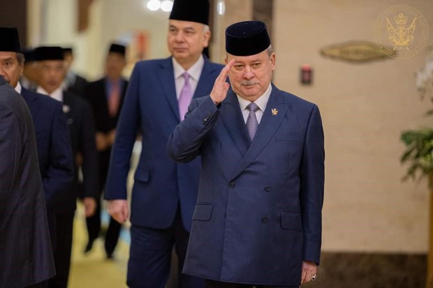 Sultan Johor dilantik Yang di-Pertuan Agong Malaysia ke-17 Sultan Johor dilantik Yang di-Pertuan Agong Malaysia ke-17