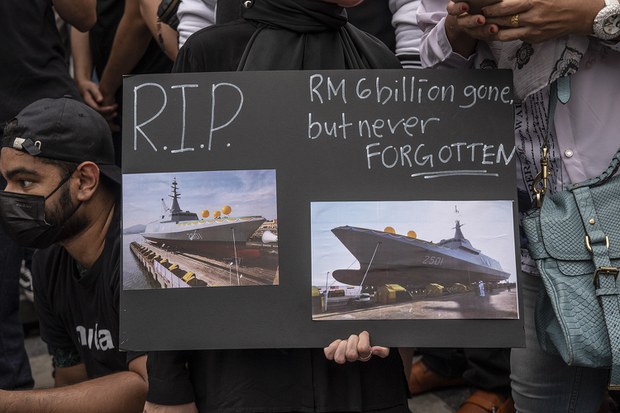 Ahli Parlimen persoal keputusan Putrajaya terus biayai projek kapal tergendala Ahli Parlimen persoal keputusan Putrajaya terus biayai projek kapal tergendala