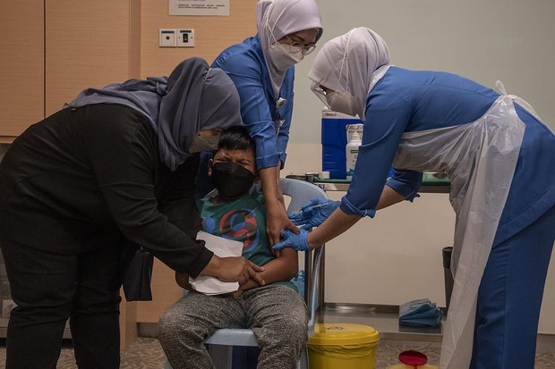 Malaysia Mula Vaksinasi Kanak-Kanak, Beri Jaminan Tiada Paksaan Malaysia Mula Vaksinasi Kanak-Kanak, Beri Jaminan Tiada Paksaan