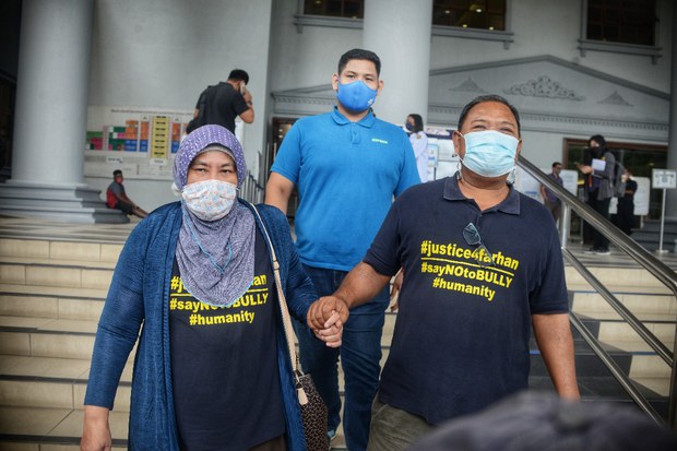 Hukuman Penjara 18 tahun Bagi Enam Pelajar Universiti Pertahanan Sebabkan Kematian Rakan Hukuman Penjara 18 tahun Bagi Enam Pelajar Universiti Pertahanan Sebabkan Kematian Rakan