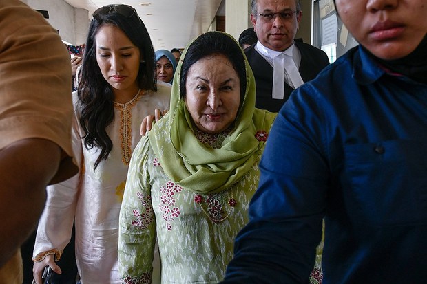 Rosmah Nafi Miliki Rantai Berlian Merah Jambu Bernilai AS$23 Juta Rosmah Nafi Miliki Rantai Berlian Merah Jambu Bernilai AS$23 Juta