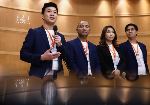 นายณัฐพงศ์ เรืองปัญญาวุฒิ หัวหน้าพรรคประชาชน แถลงข่าวเปิดตัวพรรคประชาชน หลังจากศาลรัฐธรรมนูญสั่งยุบพรรคก้าวไกล กรุงเทพฯ วันที่ 9 สิงหาคม 2567