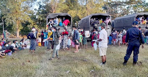 211217-TH-BU-border-refugees-inside.jpg