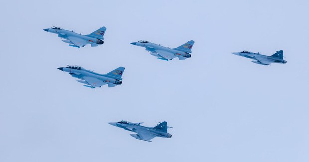 220812-th-ch-us-jet-military-hardware-inside.jpeg