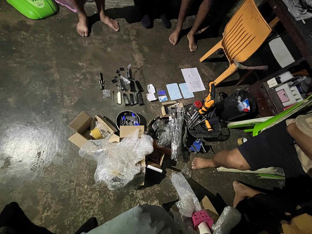231005-th-police-arrest-suspects-gun-selling-mall-shooting-2.jpg