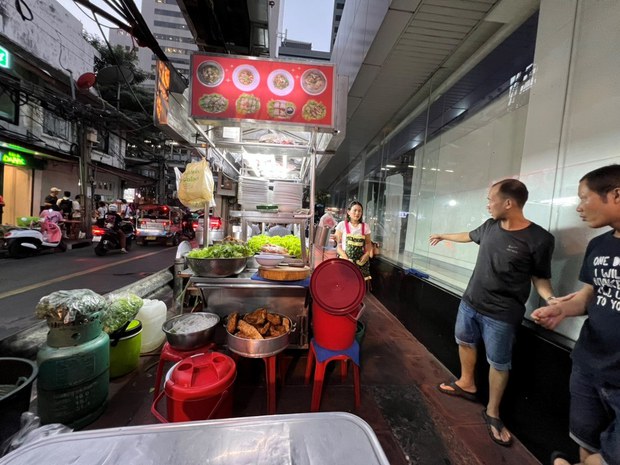 240222-TH-STREETFOOD 3.jpg
