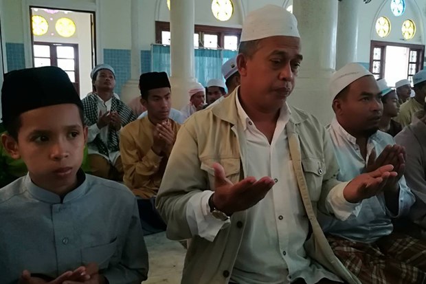 171222-TH-prayers-1000.jpg 171222-TH-prayers-1000.jpg