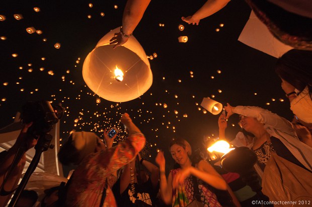 TH-festival-loykratong-1000 TH-festival-loykratong-1000