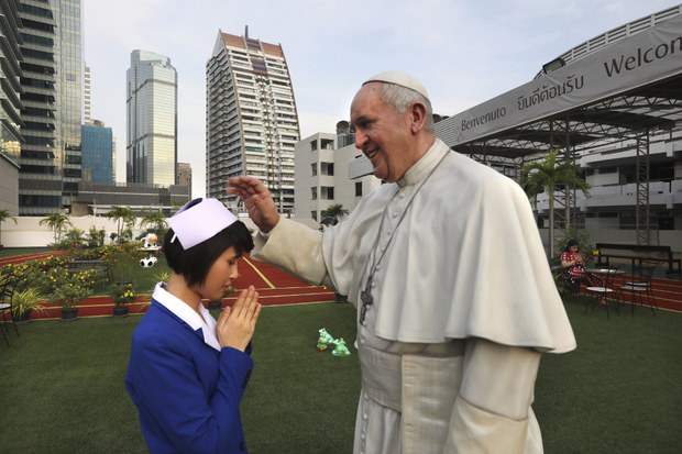 191119-TH-Pope-statue-1000.jpg 191119-TH-Pope-statue-1000.jpg