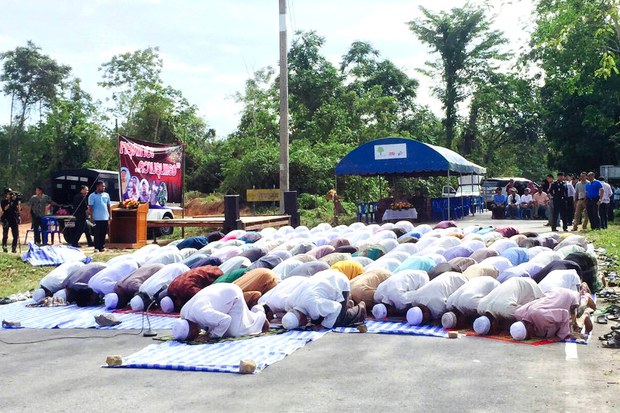 TH-prayers-800 TH-prayers-800