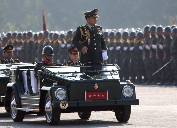 AP prayuth standing in the car.jpg