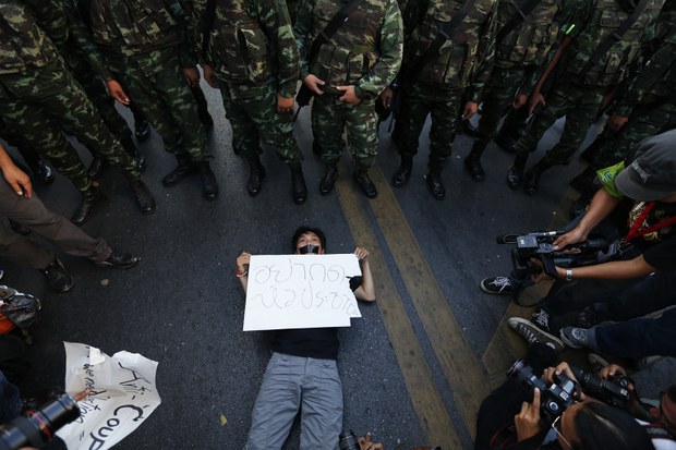 RTR Coup-protest-man-lying.JPG