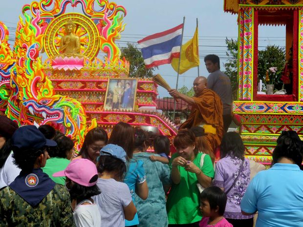 151028-Buddha-boat-parade-006.png