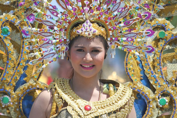 151028-Buddha-boat-parade-01.jpg