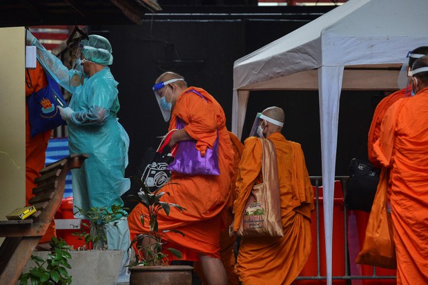 th-covid-monks7.jpg