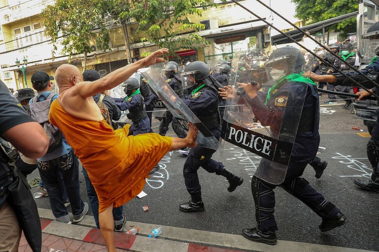 221118-th-monk.jpg