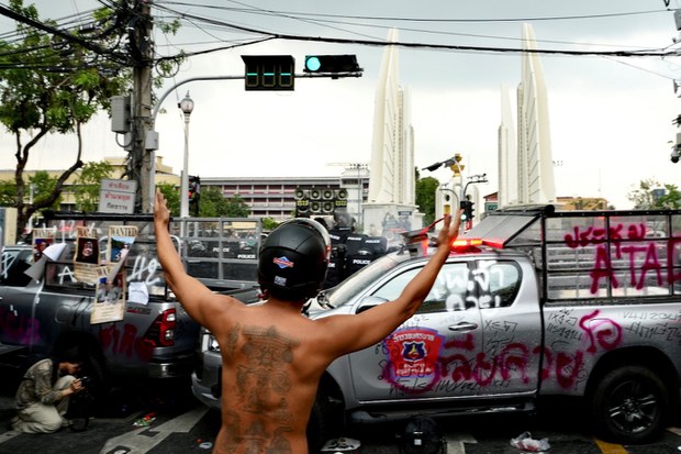 'ราษฎรหยุดเอเปค' ร้องต่างชาติ รัฐสลายชุมนุมประท้วงเอเปครุนแรงเกินกว่าเหตุ 'ราษฎรหยุดเอเปค' ร้องต่างชาติ รัฐสลายชุมนุมประท้วงเอเปครุนแรงเกินกว่าเหตุ