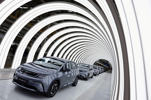 th-auto-workers-2.jpg th-auto-workers-2.jpg