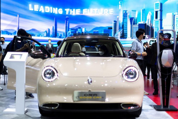 th-auto-workers-3.jpg th-auto-workers-3.jpg