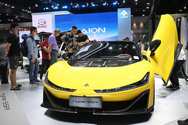 th-auto-workers-4.jpg th-auto-workers-4.jpg