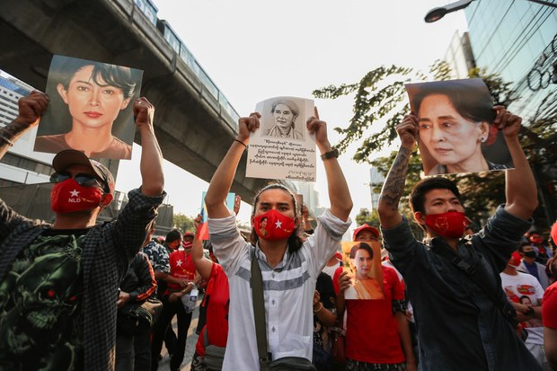 ชาวเมียนมา-ไทยประท้วงรัฐประหาร หน้าสถานทูตเมียนมาในไทย ชาวเมียนมา-ไทยประท้วงรัฐประหาร หน้าสถานทูตเมียนมาในไทย
