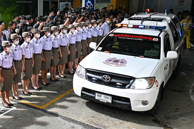 ตร. พิสูจน์อัตลักษณ์ผู้เสียชีวิตเหตุบัสไฟไหม้ครบแล้ว เตรียมส่งร่างกลับอุทัยธานี ตร. พิสูจน์อัตลักษณ์ผู้เสียชีวิตเหตุบัสไฟไหม้ครบแล้ว เตรียมส่งร่างกลับอุทัยธานี