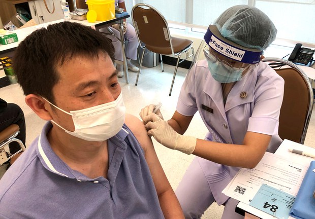สธ. เปิดศูนย์ฉีดวัคซีนโควิด-19 คนจีนกว่า 1 แสนคน ในประเทศไทย สธ. เปิดศูนย์ฉีดวัคซีนโควิด-19 คนจีนกว่า 1 แสนคน ในประเทศไทย