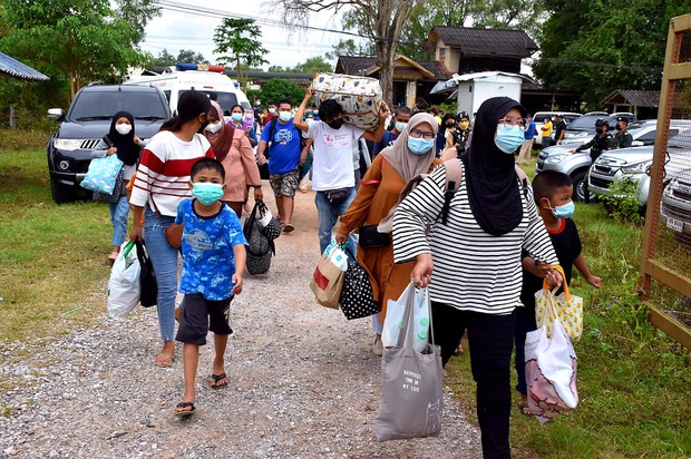 ชาวบ้านเชื่อระเบิดรถไฟเชื่อมโยงบีอาร์เอ็นหนุนผู้ประท้วงชาวจะนะ ชาวบ้านเชื่อระเบิดรถไฟเชื่อมโยงบีอาร์เอ็นหนุนผู้ประท้วงชาวจะนะ