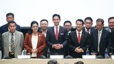 8 พรรคร่วมฝ่ายค้านมี 'โรดแมป' จัดตั้งรัฐบาล แต่ปฏิรูปกฎหมายหมิ่นฯ ยังไม่ลงตัว